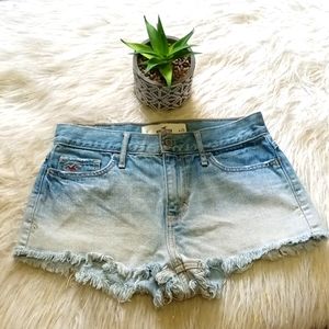 Hollister denim short!
